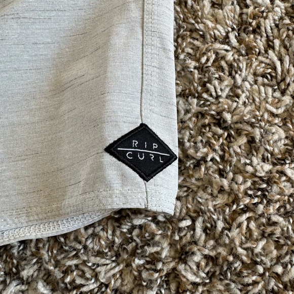 Men’s Gray Hybrid Rip Curl Shorts - Picture 2 of 7
